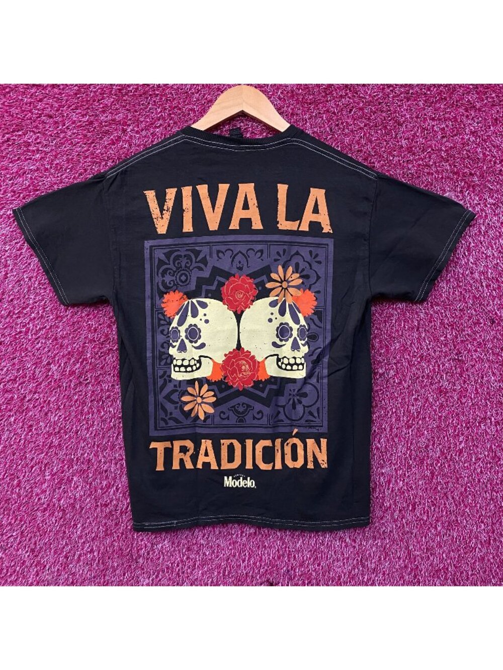 Modelo Dia De Los Muertos Viva La Tradicion Tshirt size medium